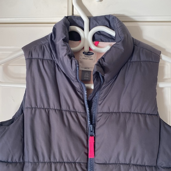 Joe Fresh Girl’s Grey and Pink Spring and Fall Puffer Vest size L (10-12) - Picture 4 of 10